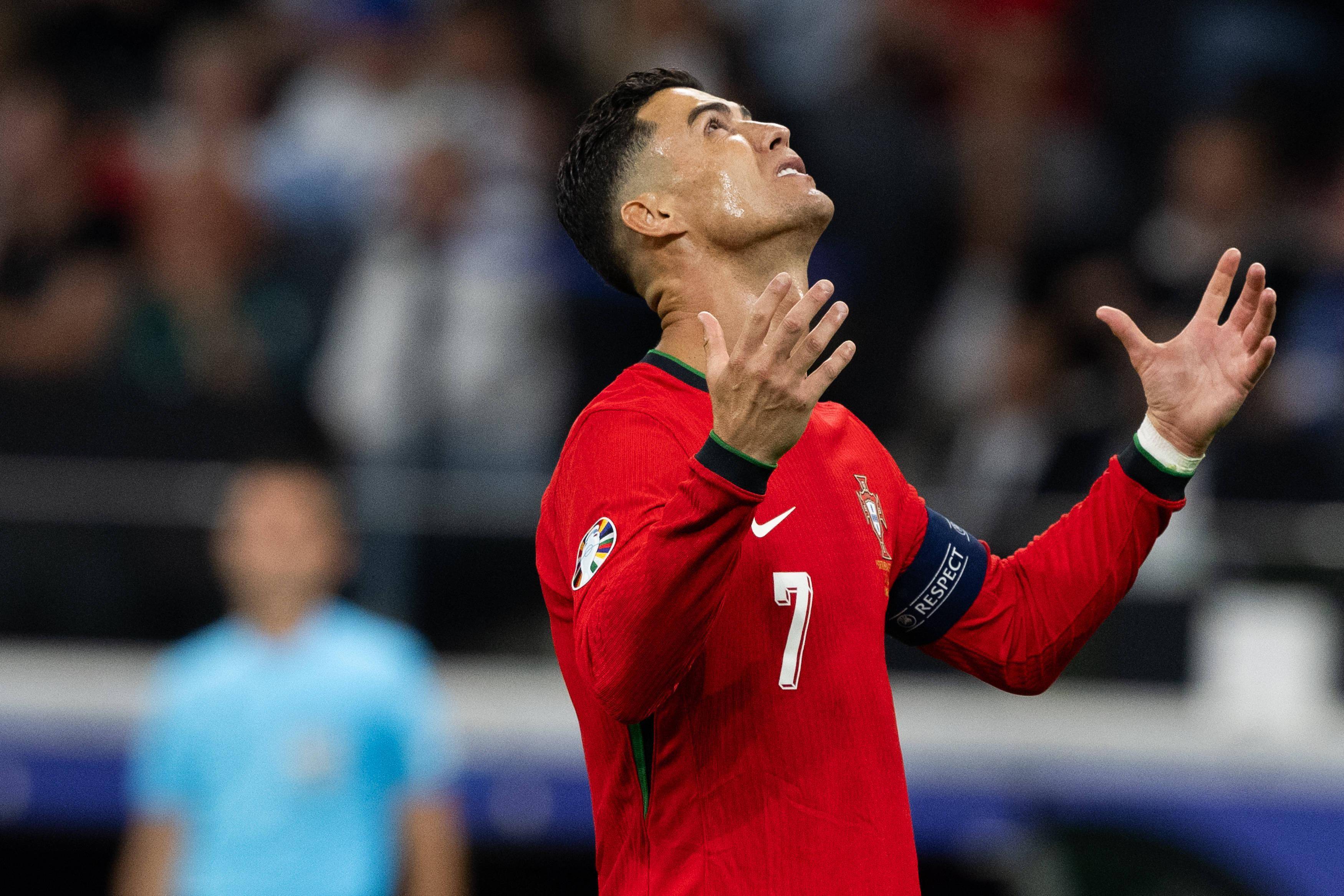 关于葡萄牙队取得胜利，晋级下一轮的信息