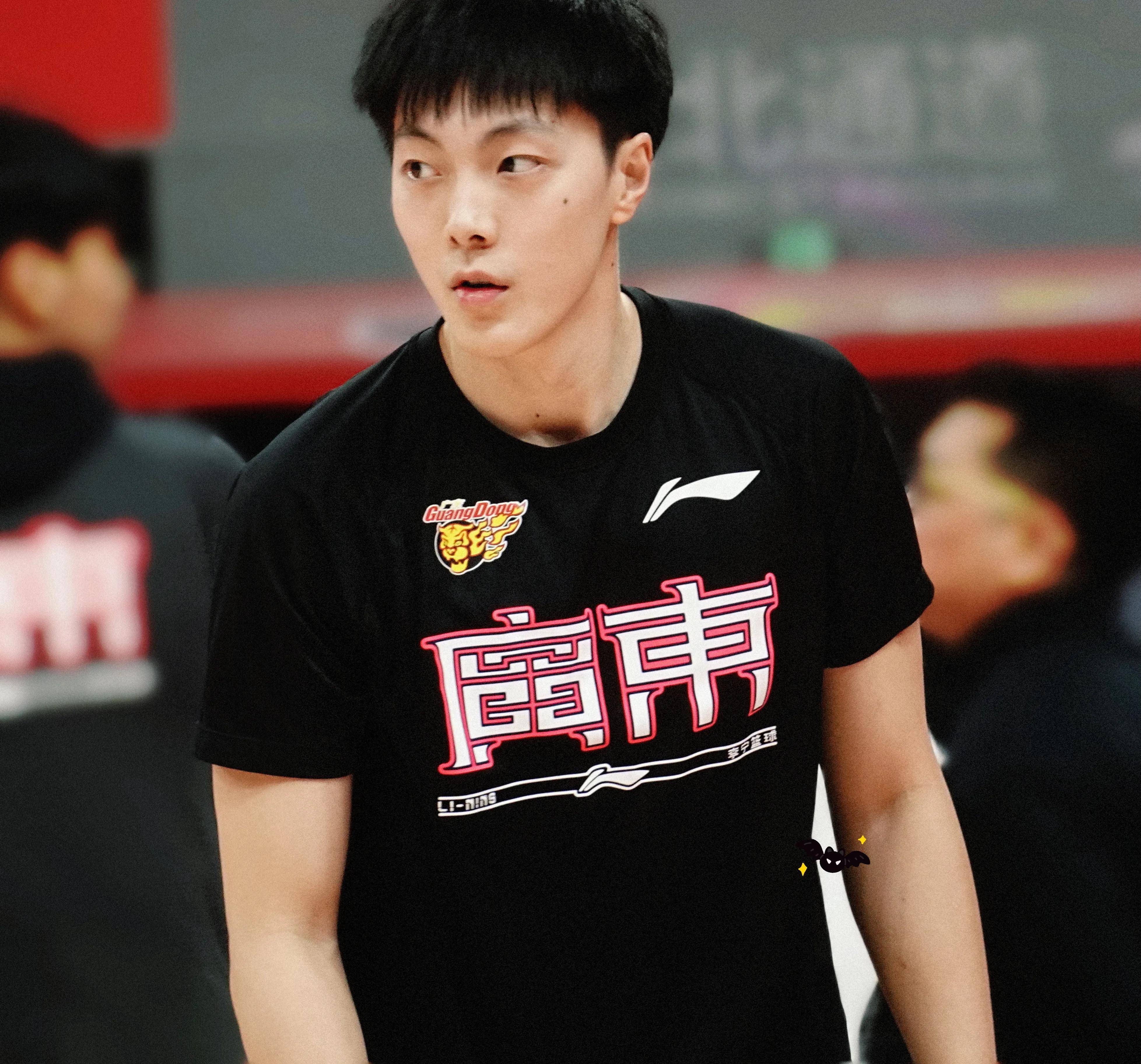 主力球员伤愈重返赛场，给球队注入强大动力的简单介绍