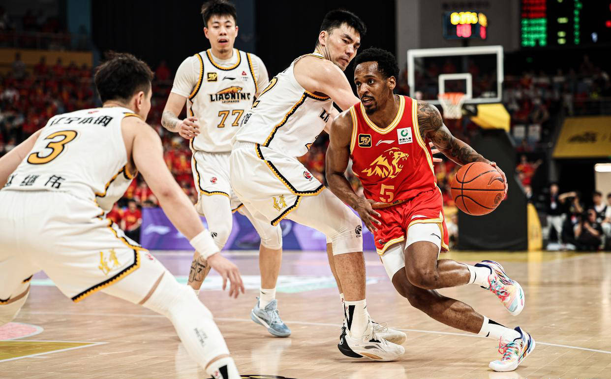 黑龙江男篮遭遇连败，后劲不足