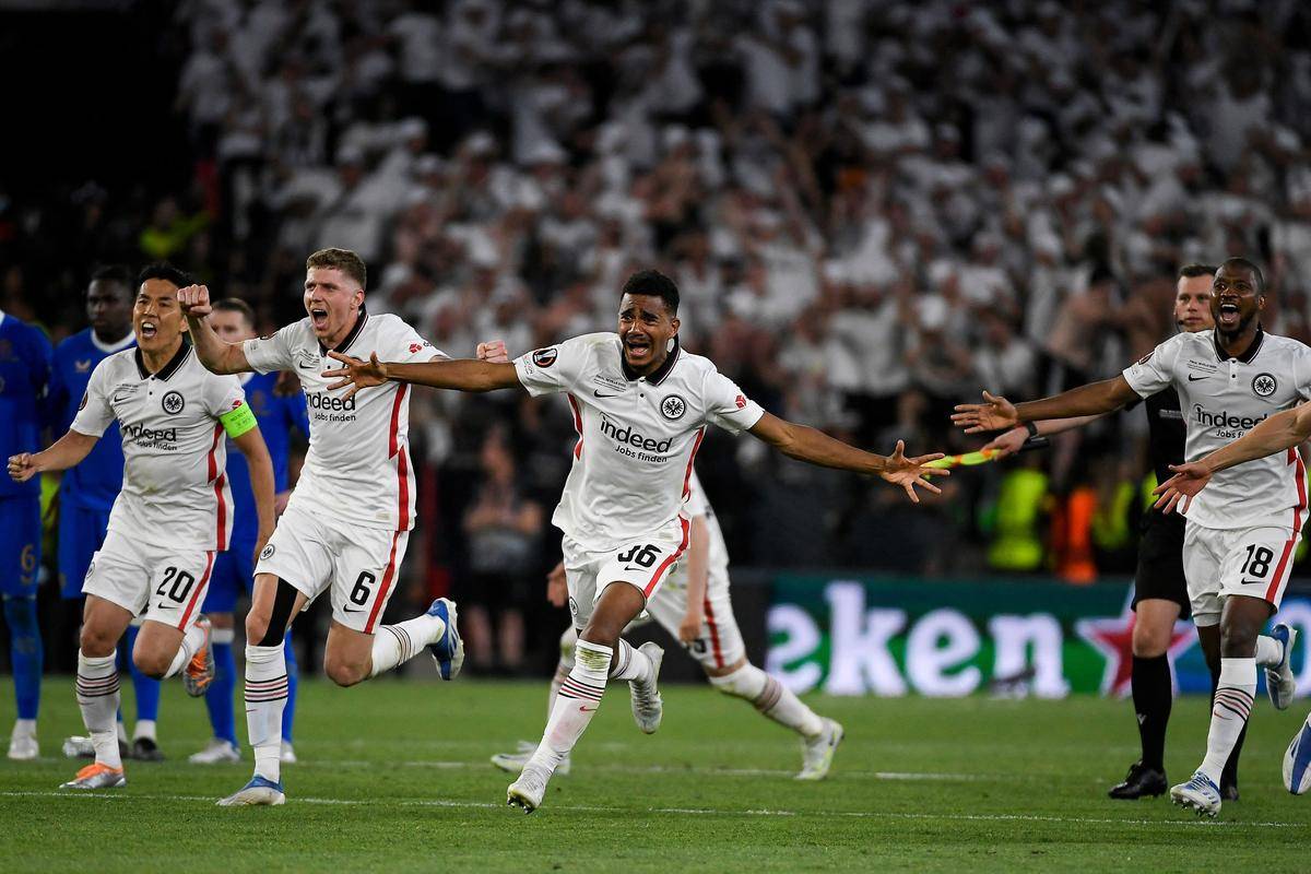 关于勒沃库森逆转胜法兰克福，继续保持不败的信息