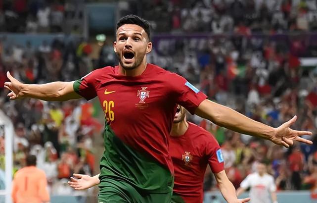 内马尔巅峰对决，杜兰特与50激战雄鹿分钟，比分优势明显胜负难料！的简单介绍